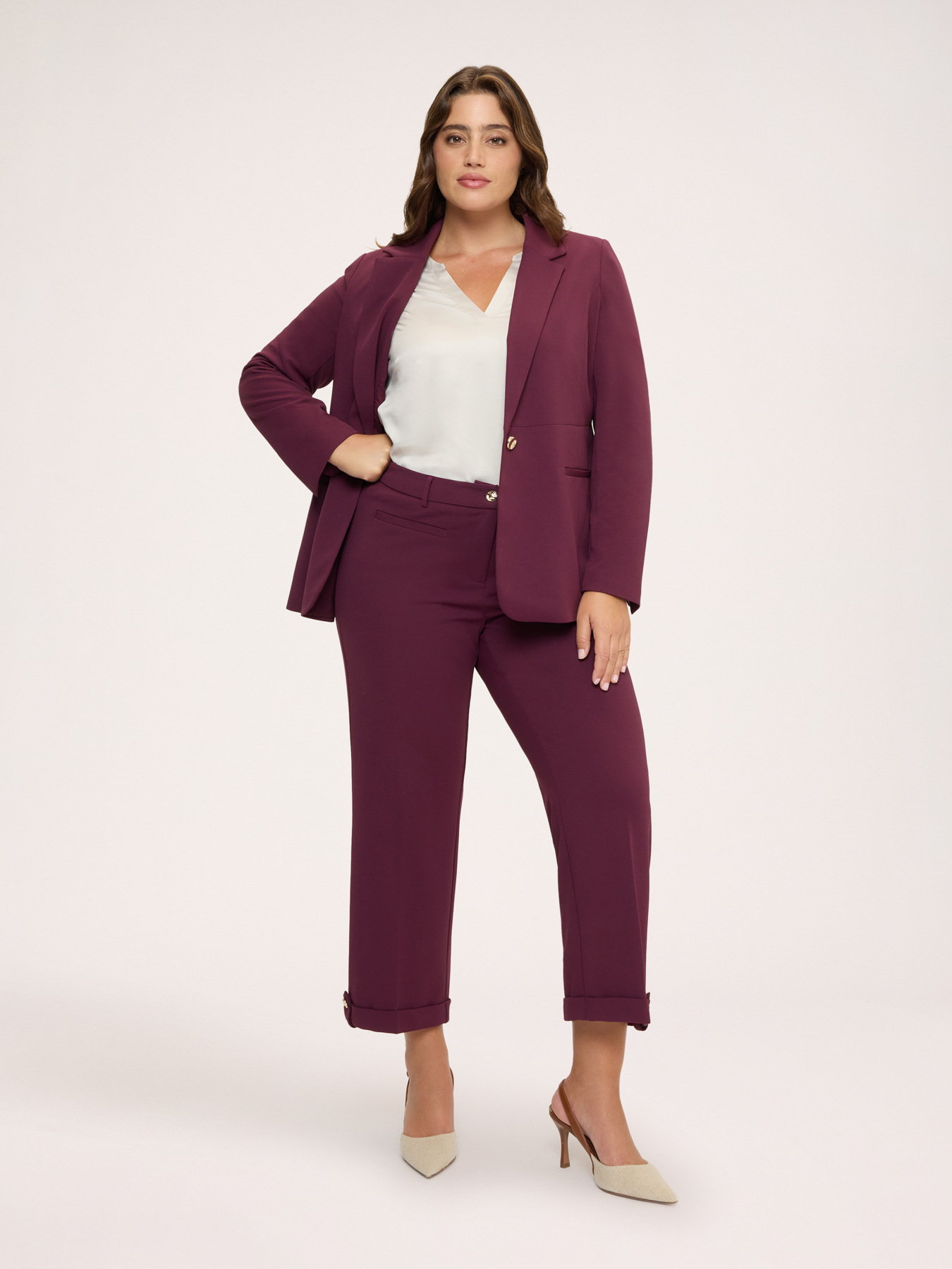 Cropped trousers with turn-up and button image number 2