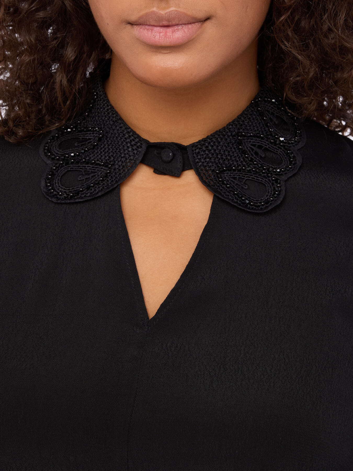 Two-material T-shirt with precious collar image number 3