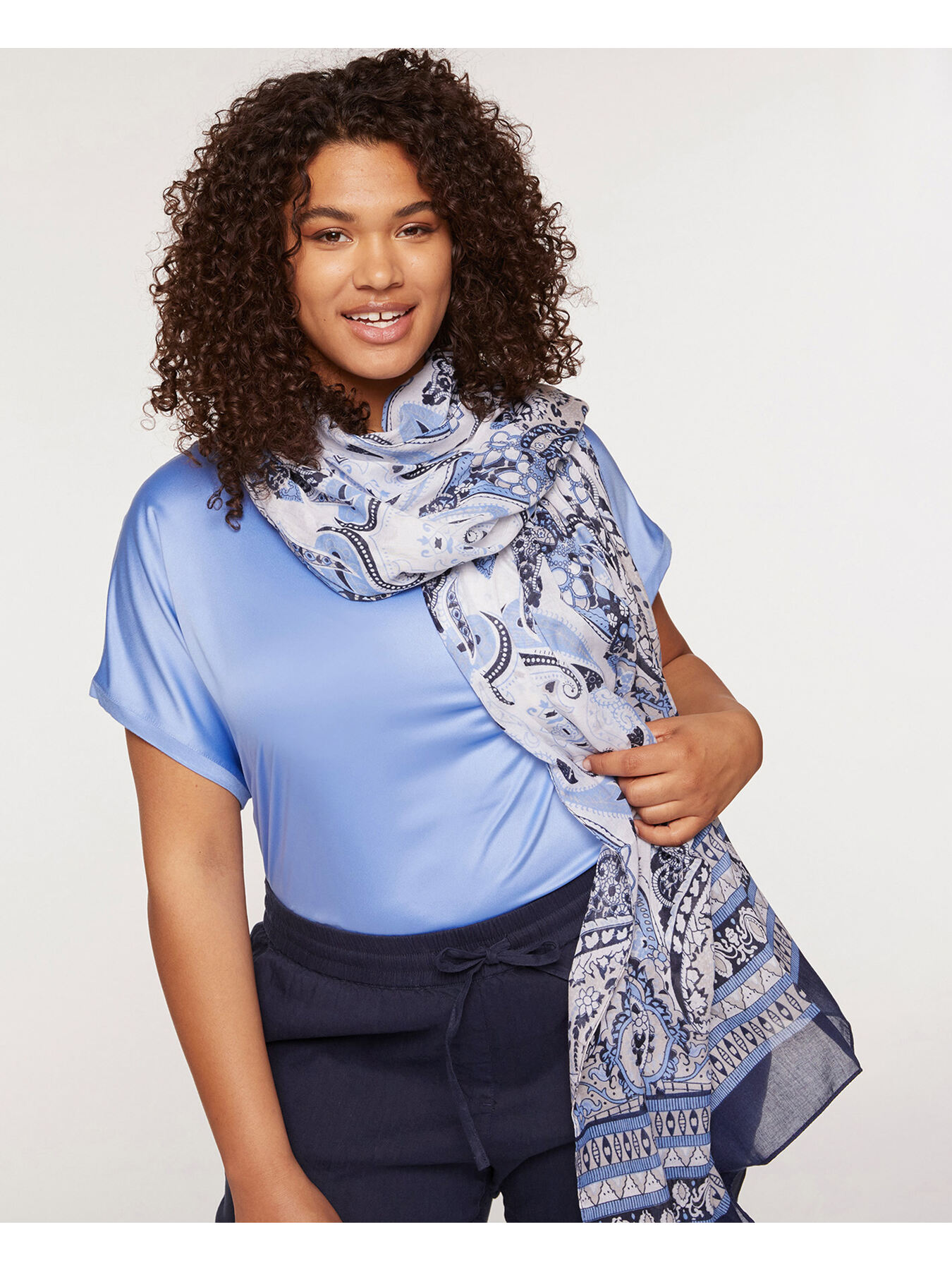 Bedruckter Schal mit Ethno-Druck image number 2