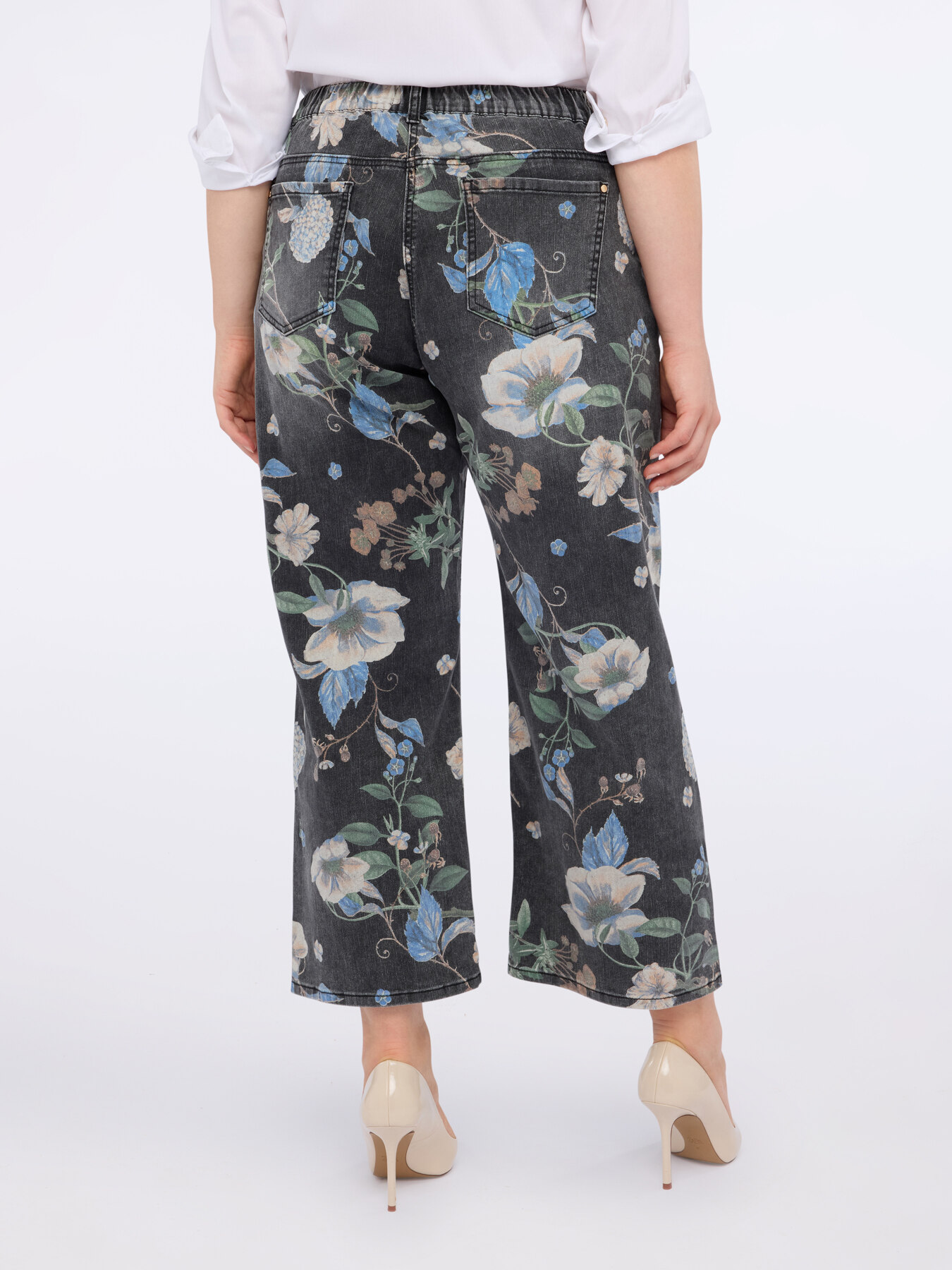 Jeans cropped dalla stampa floreale image number 1