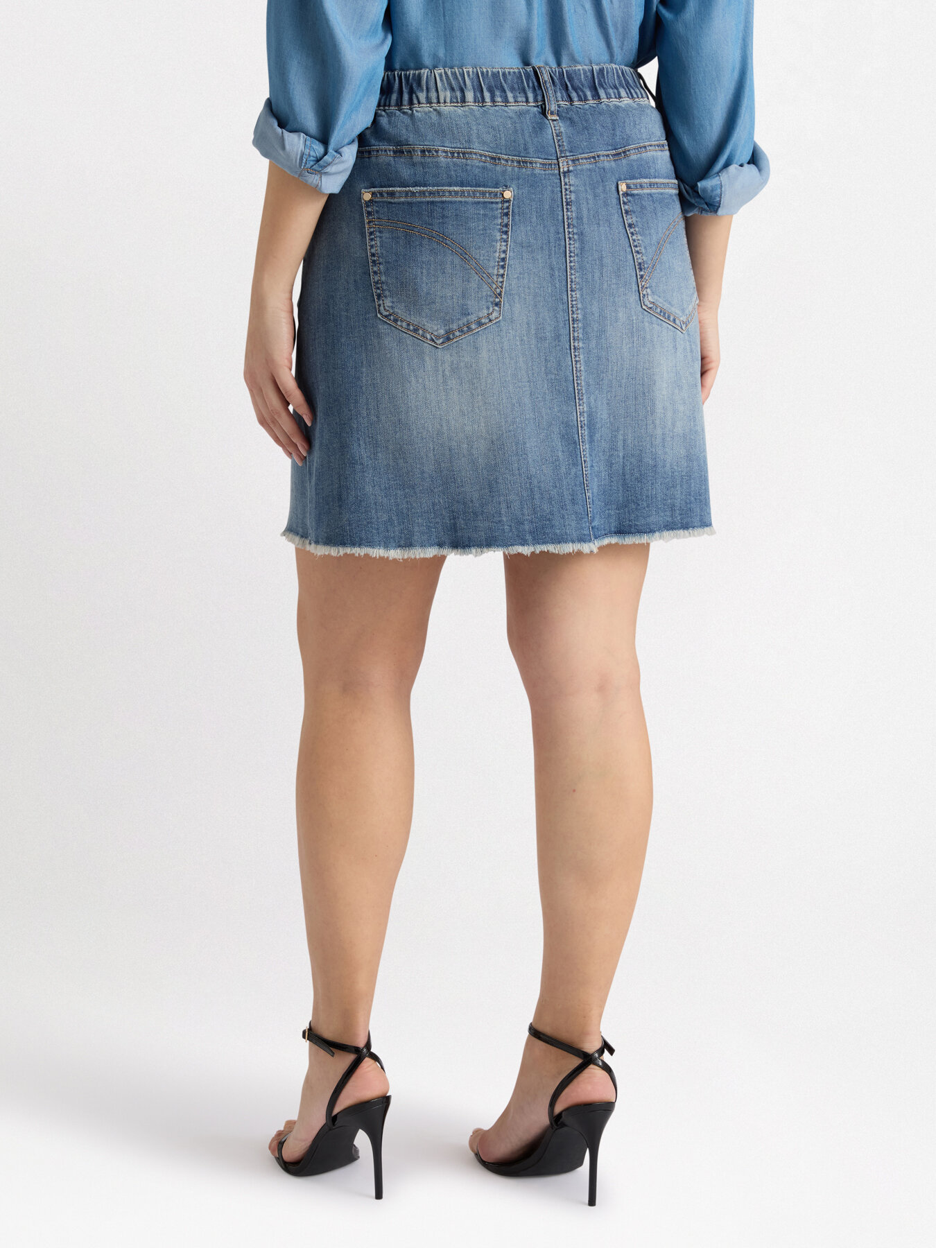 Minirock in Denim mit Rissen image number 1