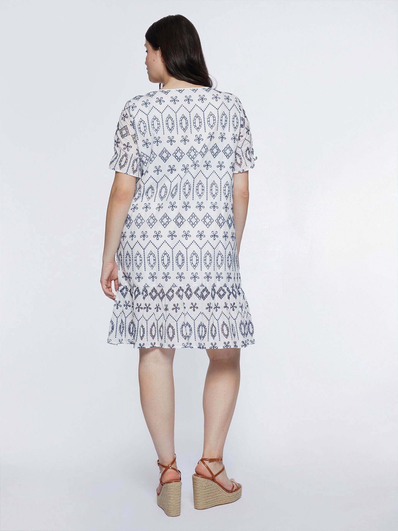 Vestito con ricami Sangallo image number 1