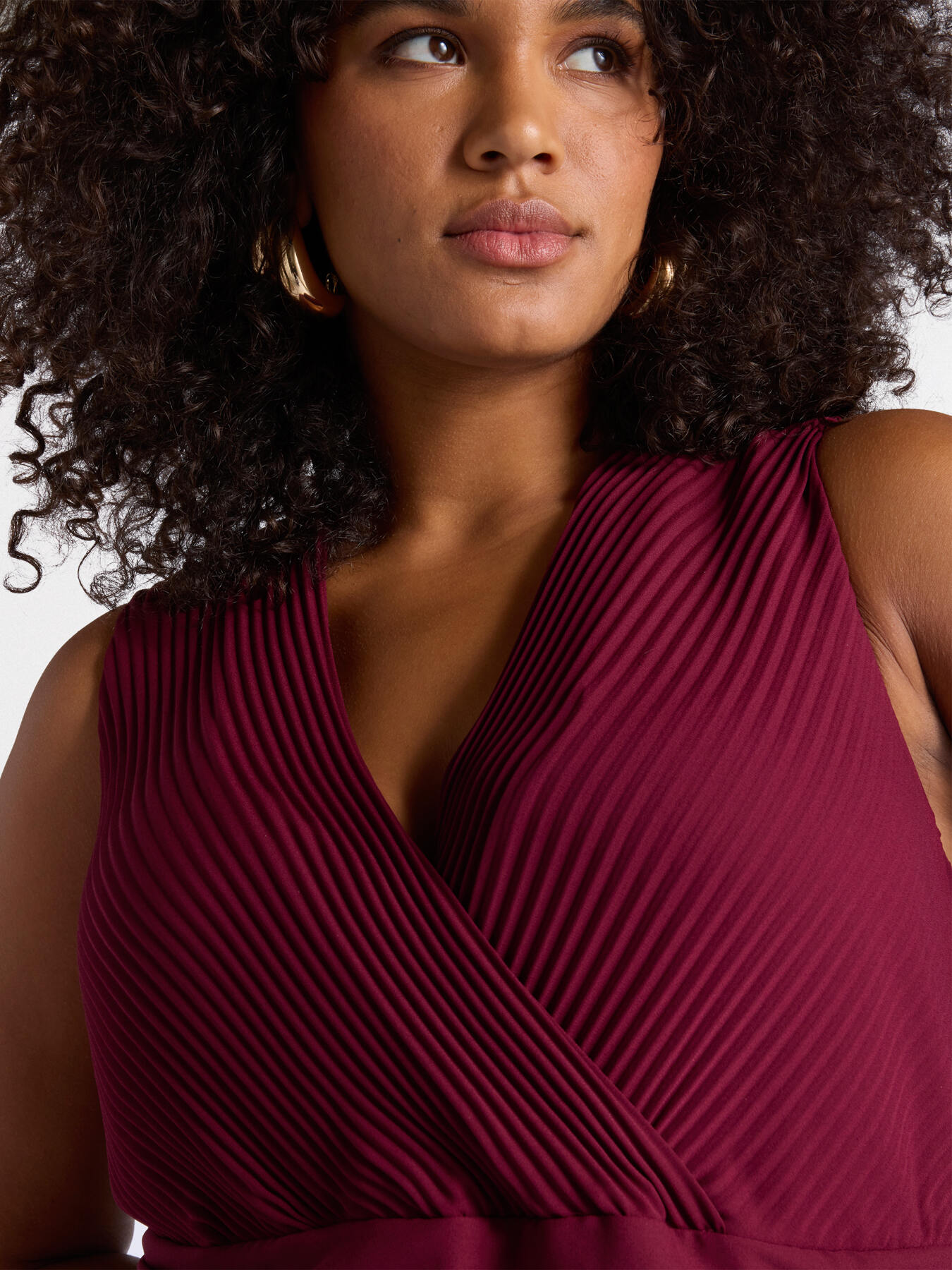 Pleated dress with V-neck image number 2