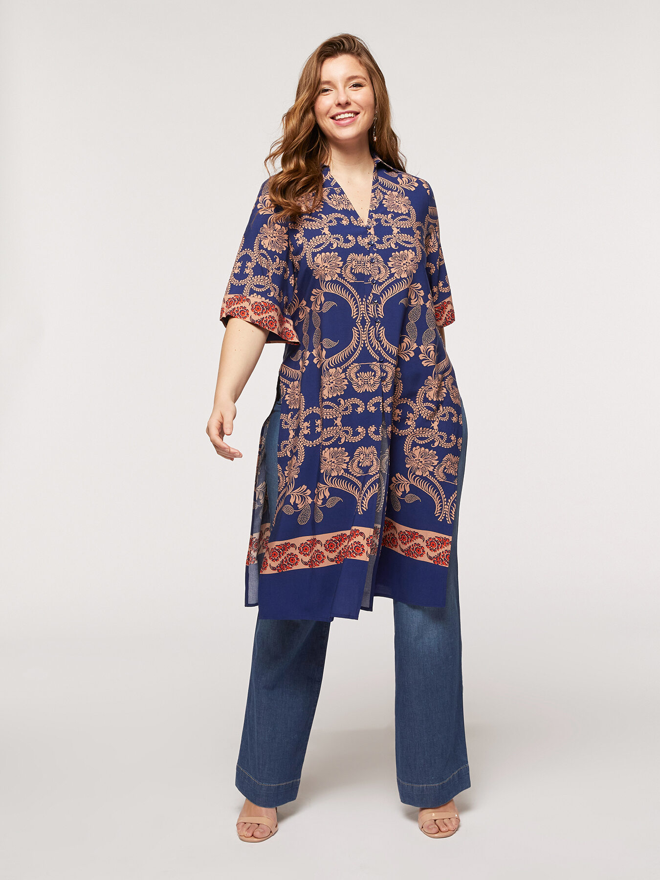 Jeans &eacute;vas&eacute;s en denim stretch l&eacute;ger image number 0