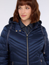 Gesteppte Daunenjacke mit Chevron-Muster und Kapuze image number 2