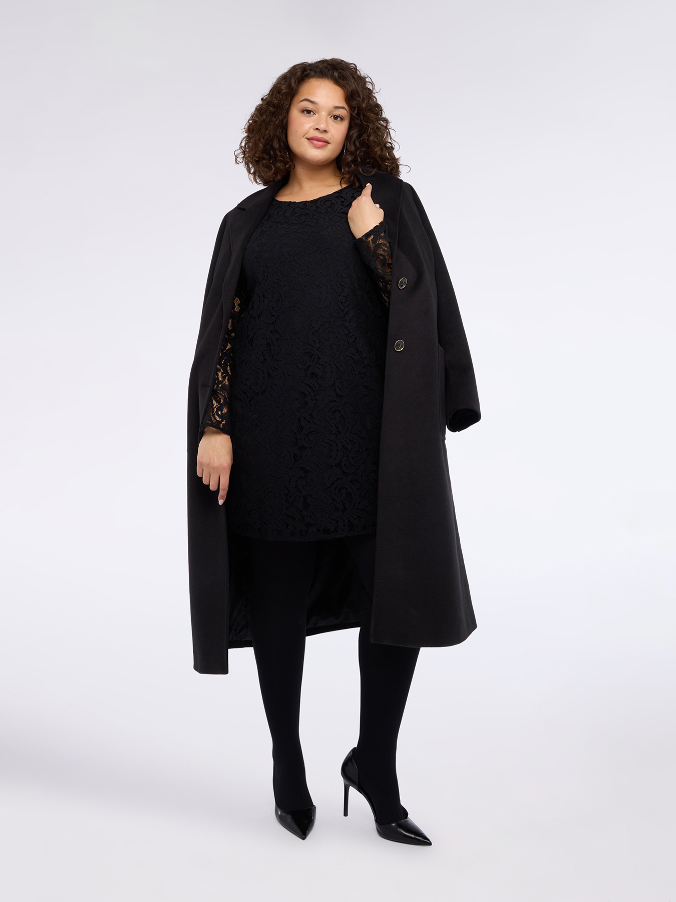 Kurzes Spitzenkleid mit langen &Auml;rmeln image number 1