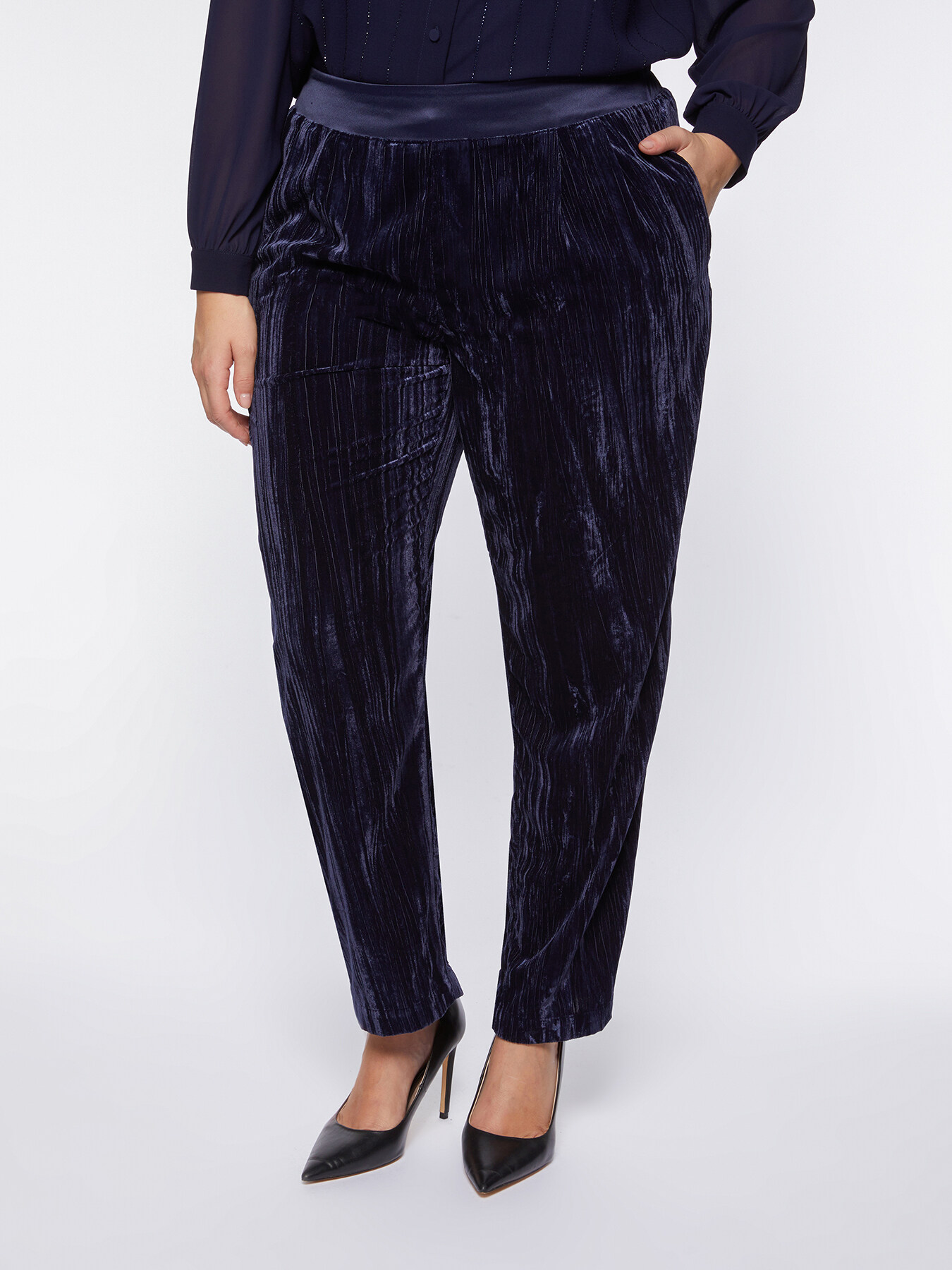 Pantaloni eleganti in velluto crinkle image number 0