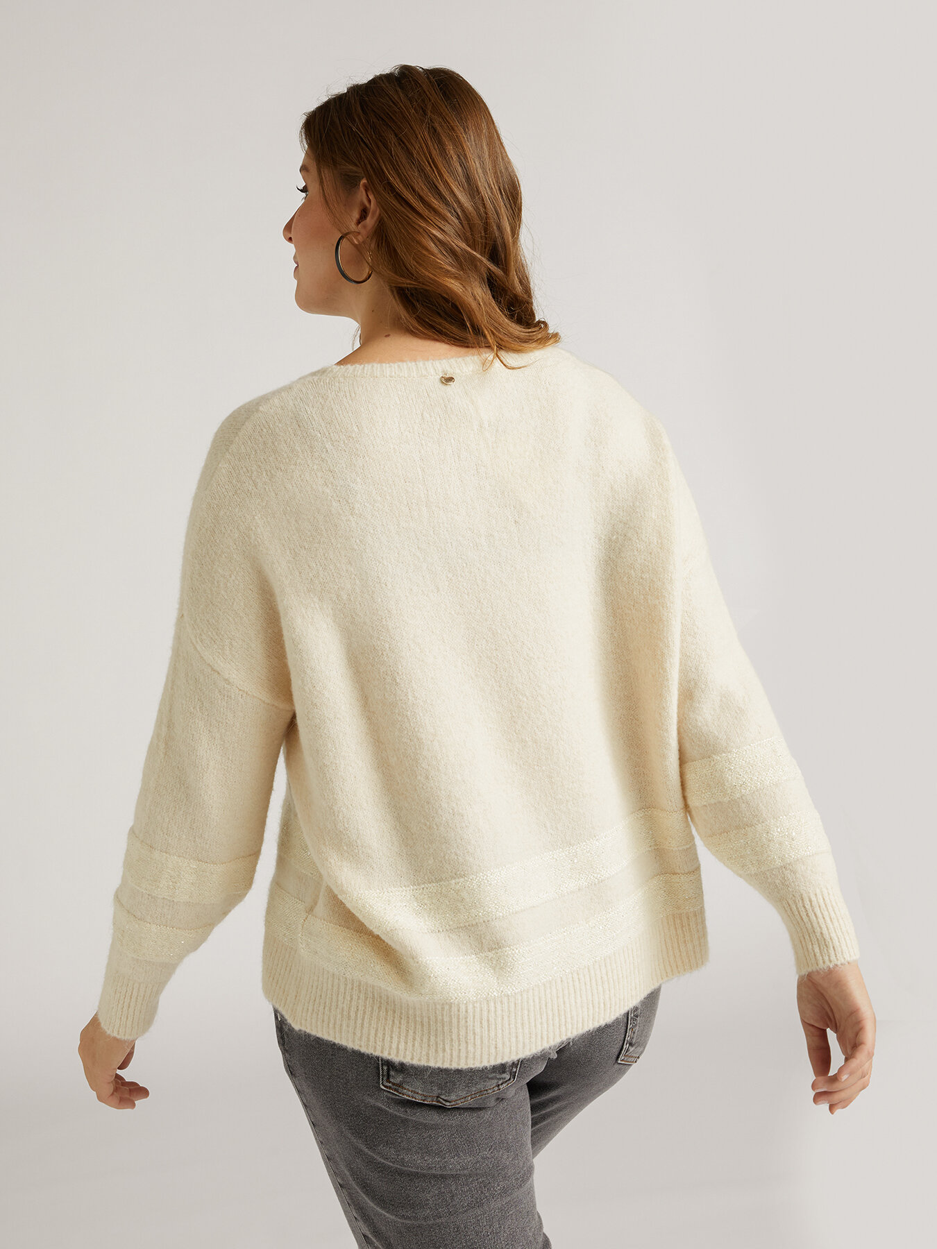 Pullover mit Pailletten image number 1