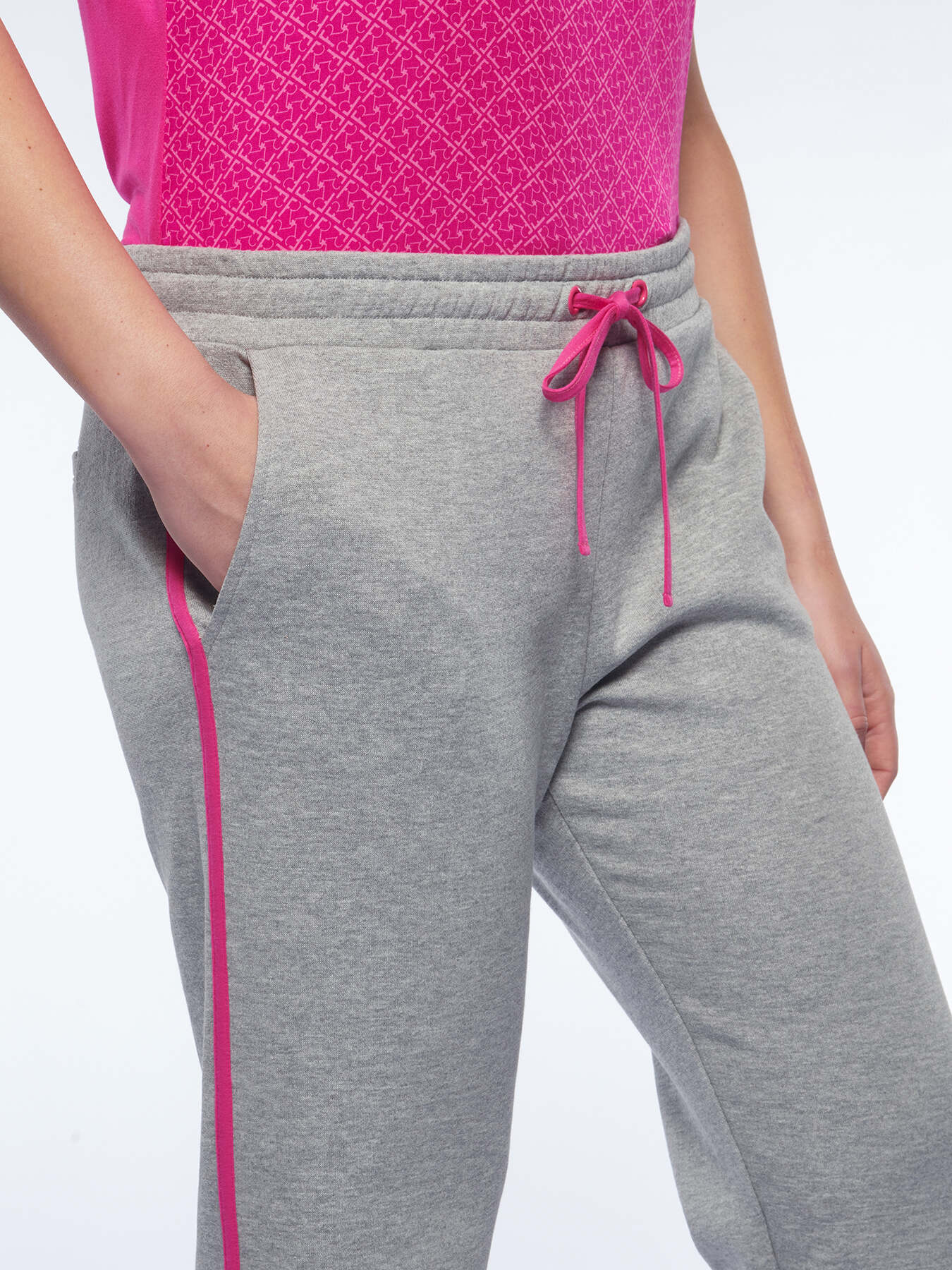 Pantaloni joggers in felpa image number 2