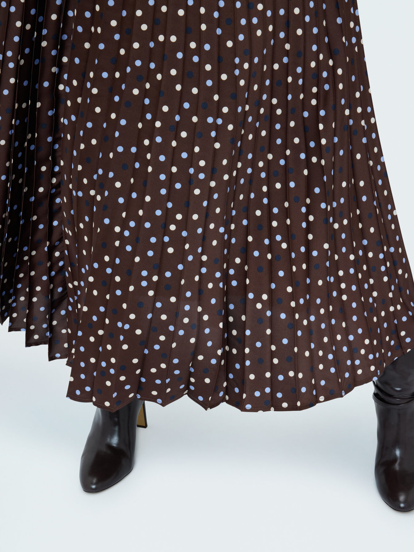 Long polka dot skirt in pleated satin image number 3