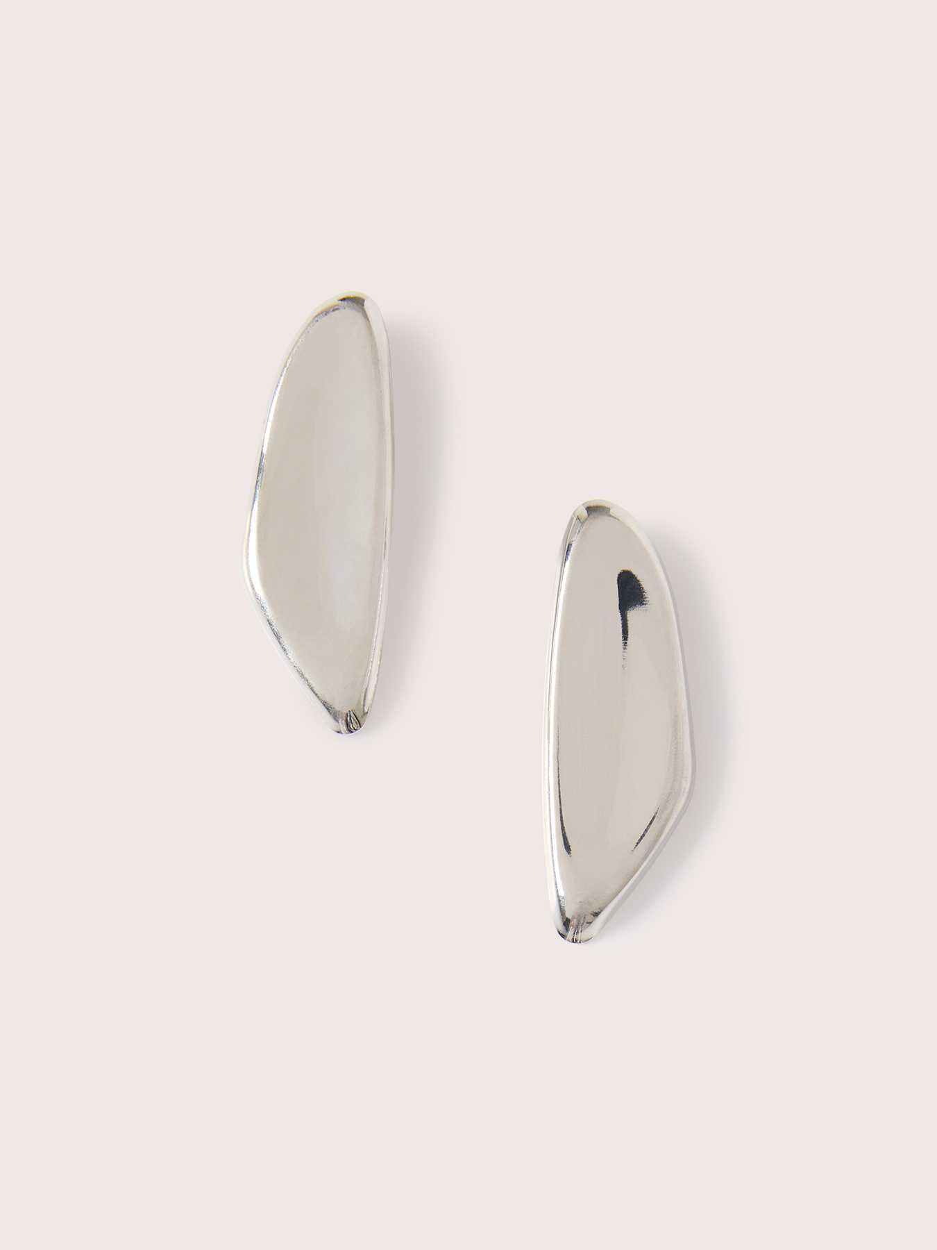 Asymmetric design earrings image number 1