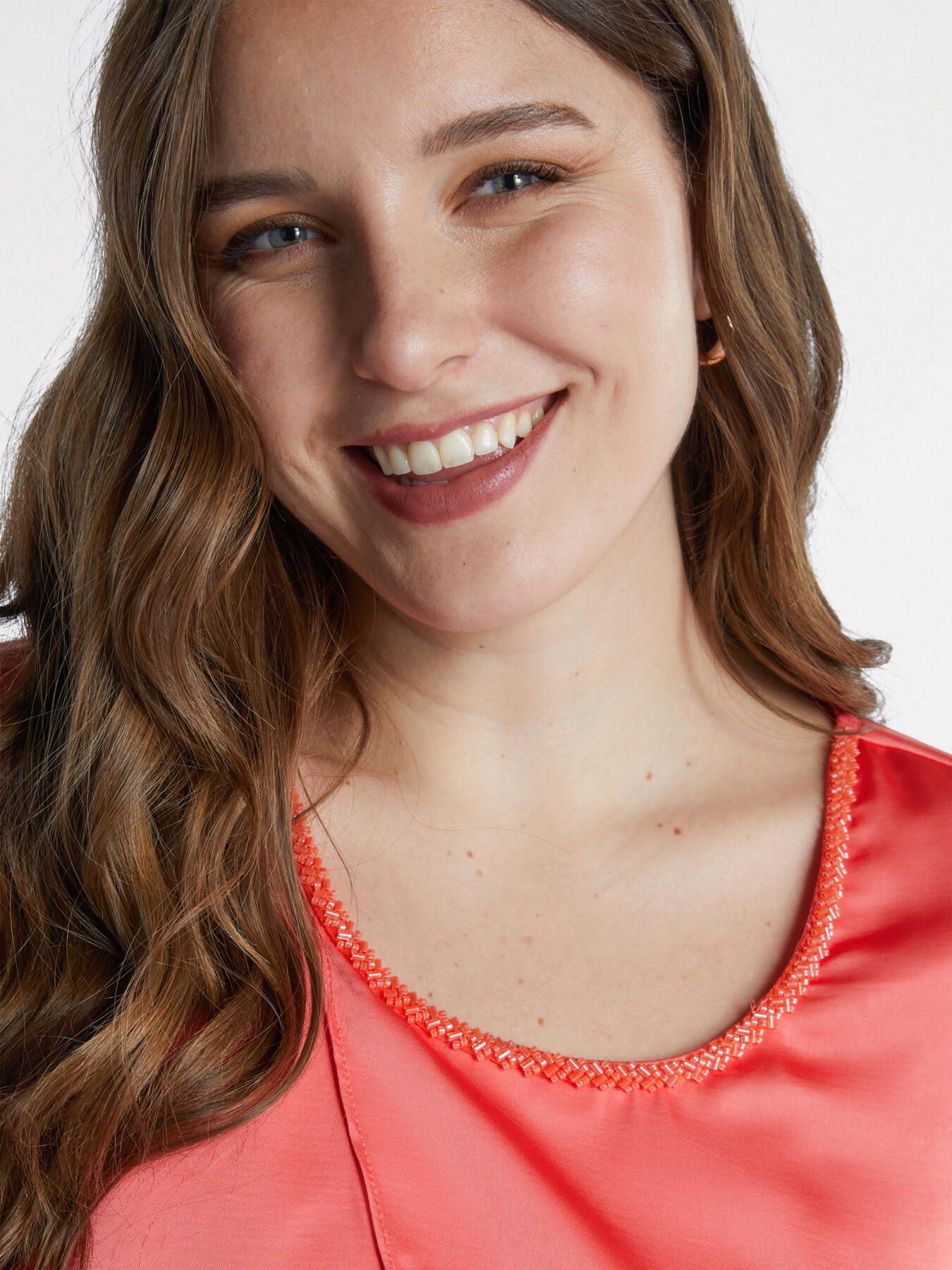 Flounced blouse with embroidery image number 2