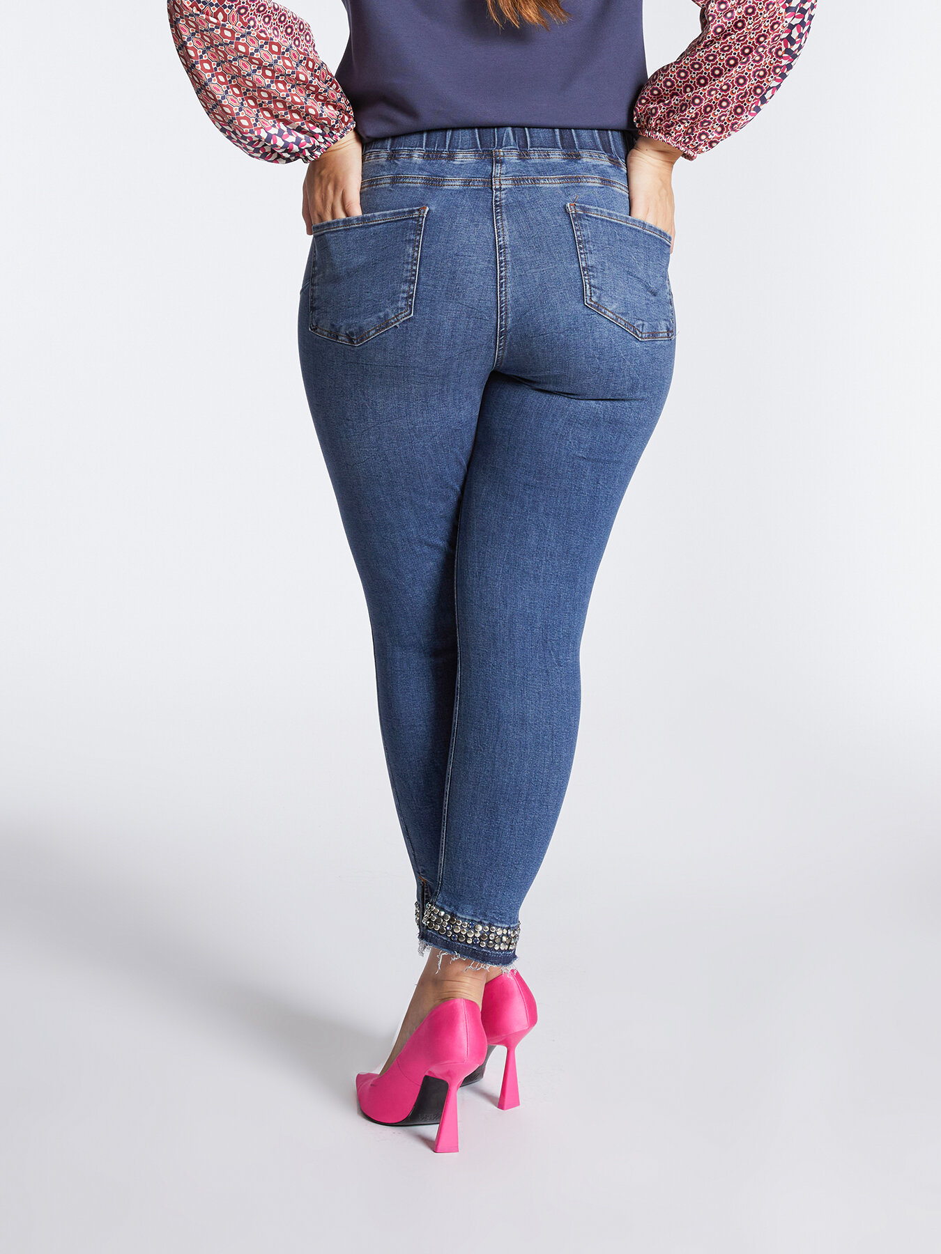 Jeggings with appliqu&eacute; at the hem image number 1