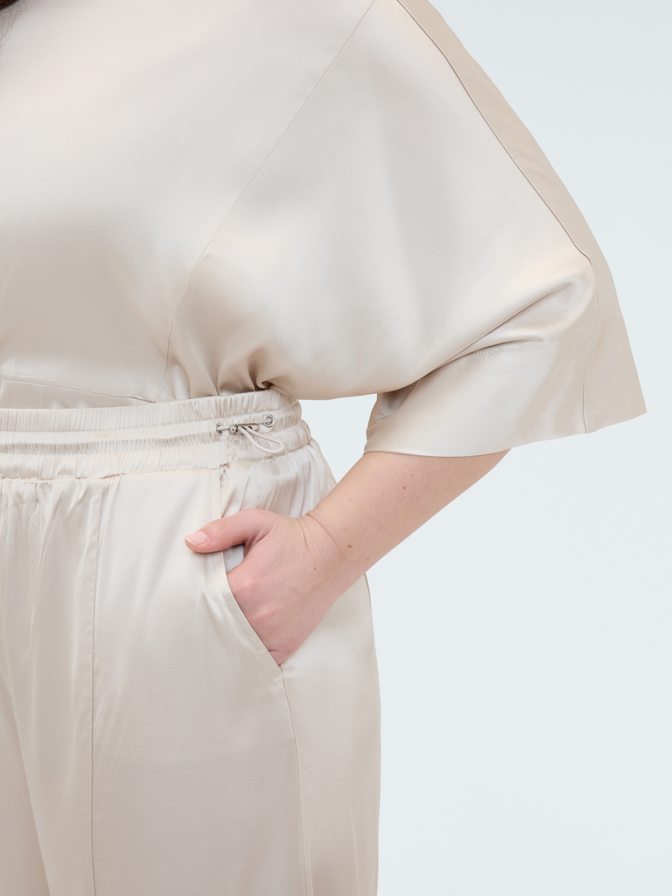 Balloon Pants in Stretch Satin image number 3