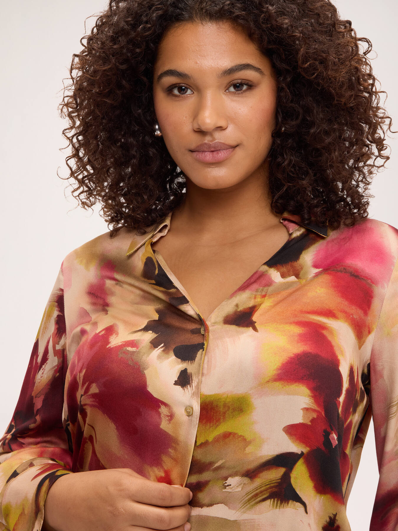 Satin shirt with floral print image number 3