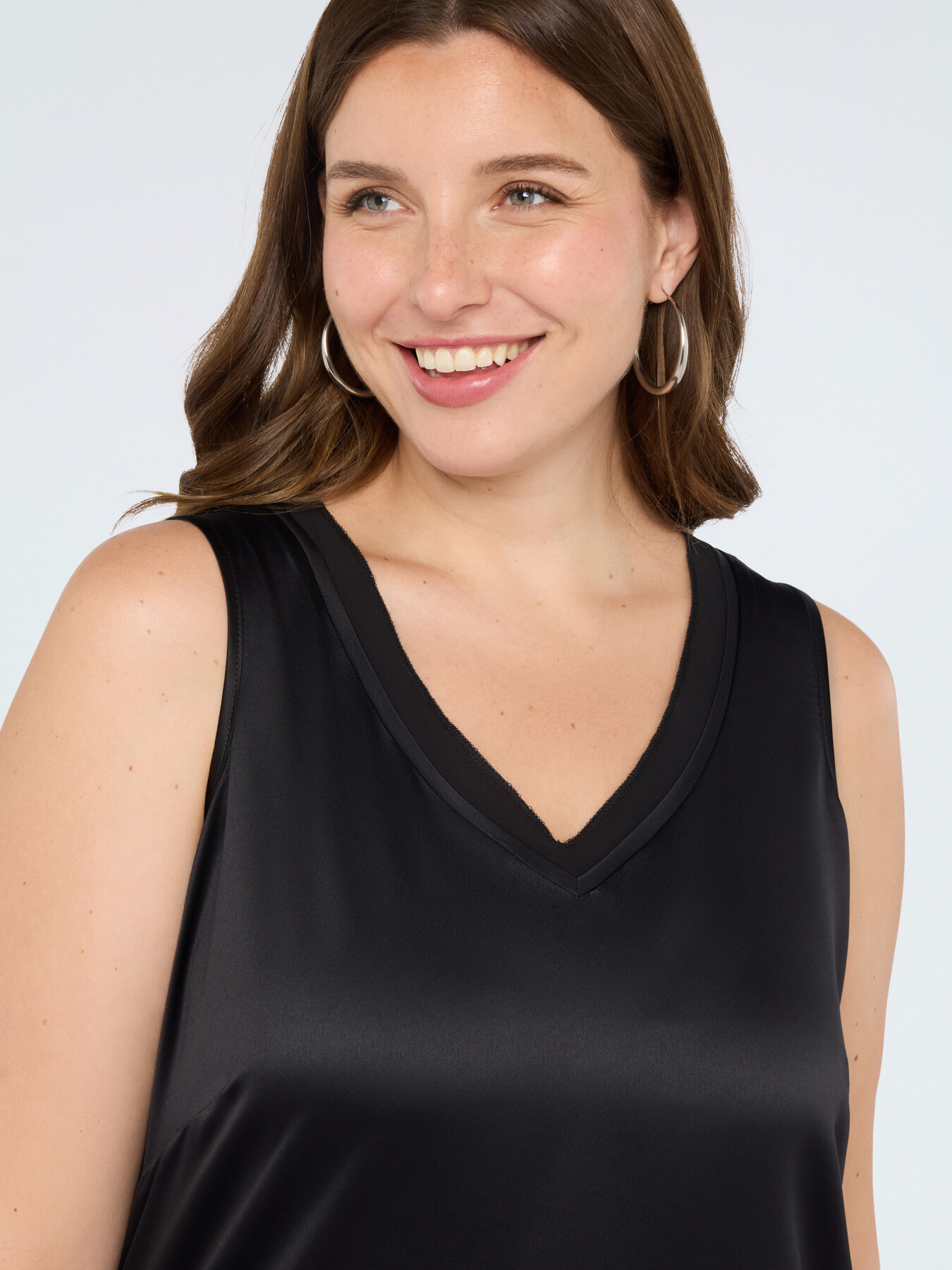 Two-material top with V-neck image number 3