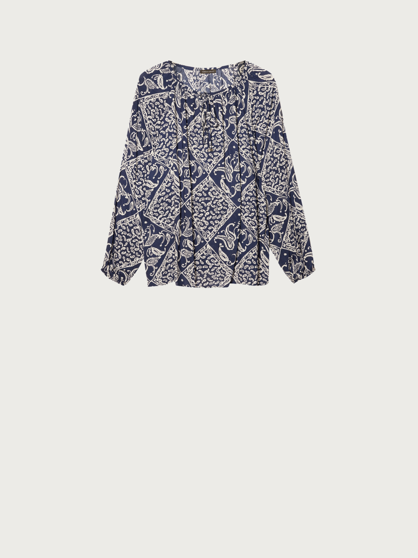 Blusa con estampado &eacute;tnico image number 3
