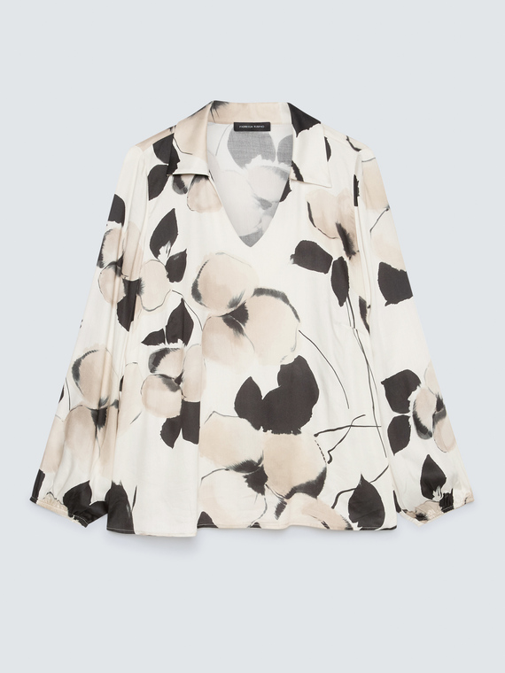 Blouse en satin &agrave; imprim&eacute; fleuri
