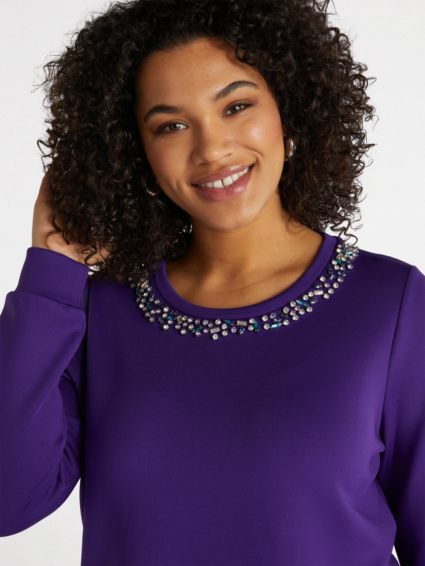 T-Shirt mit besticktem Ausschnitt image number 4