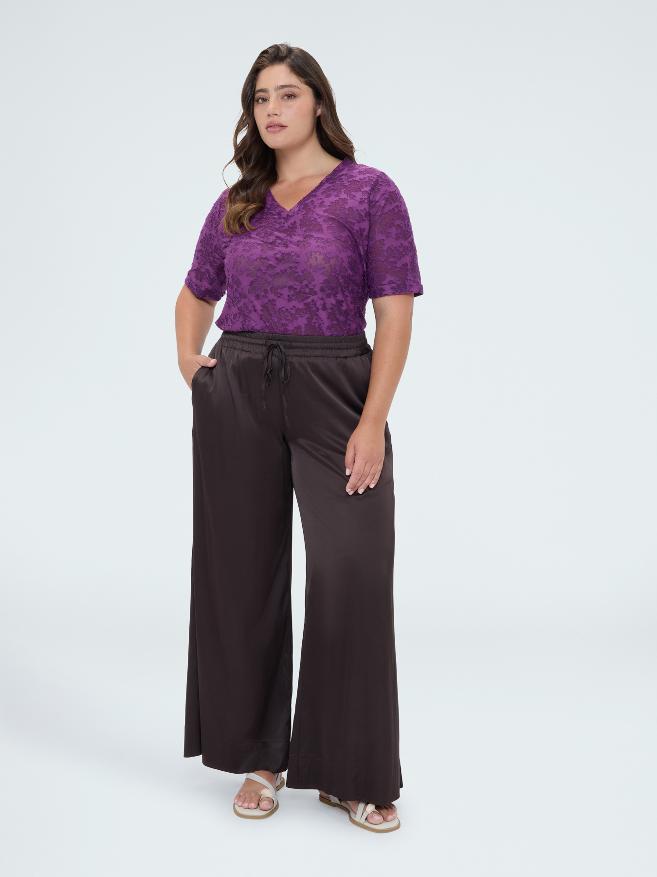 Pantalon Wide Leg en satin de viscose image number 2