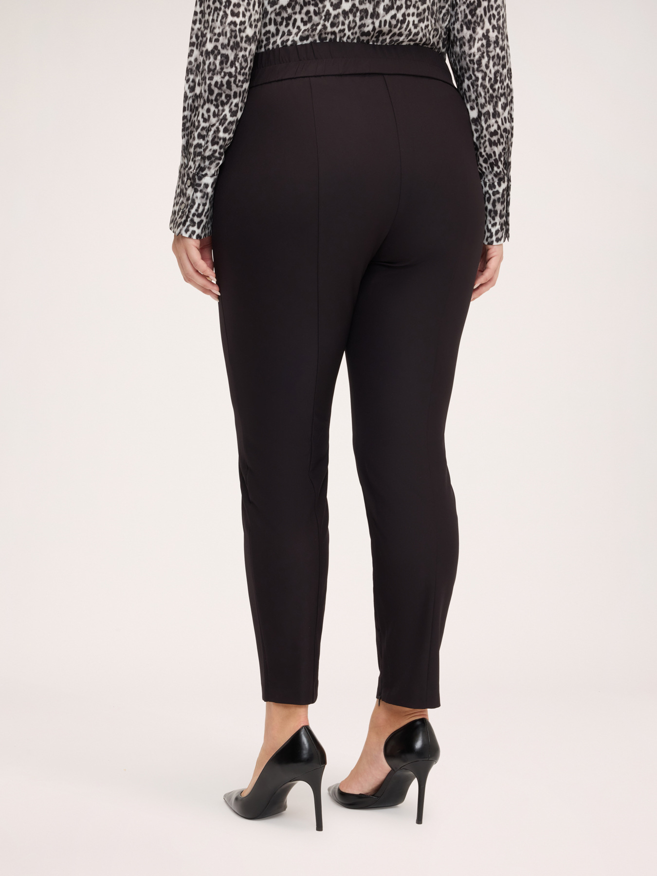 Skinny trousers with zip at the hem image number 1