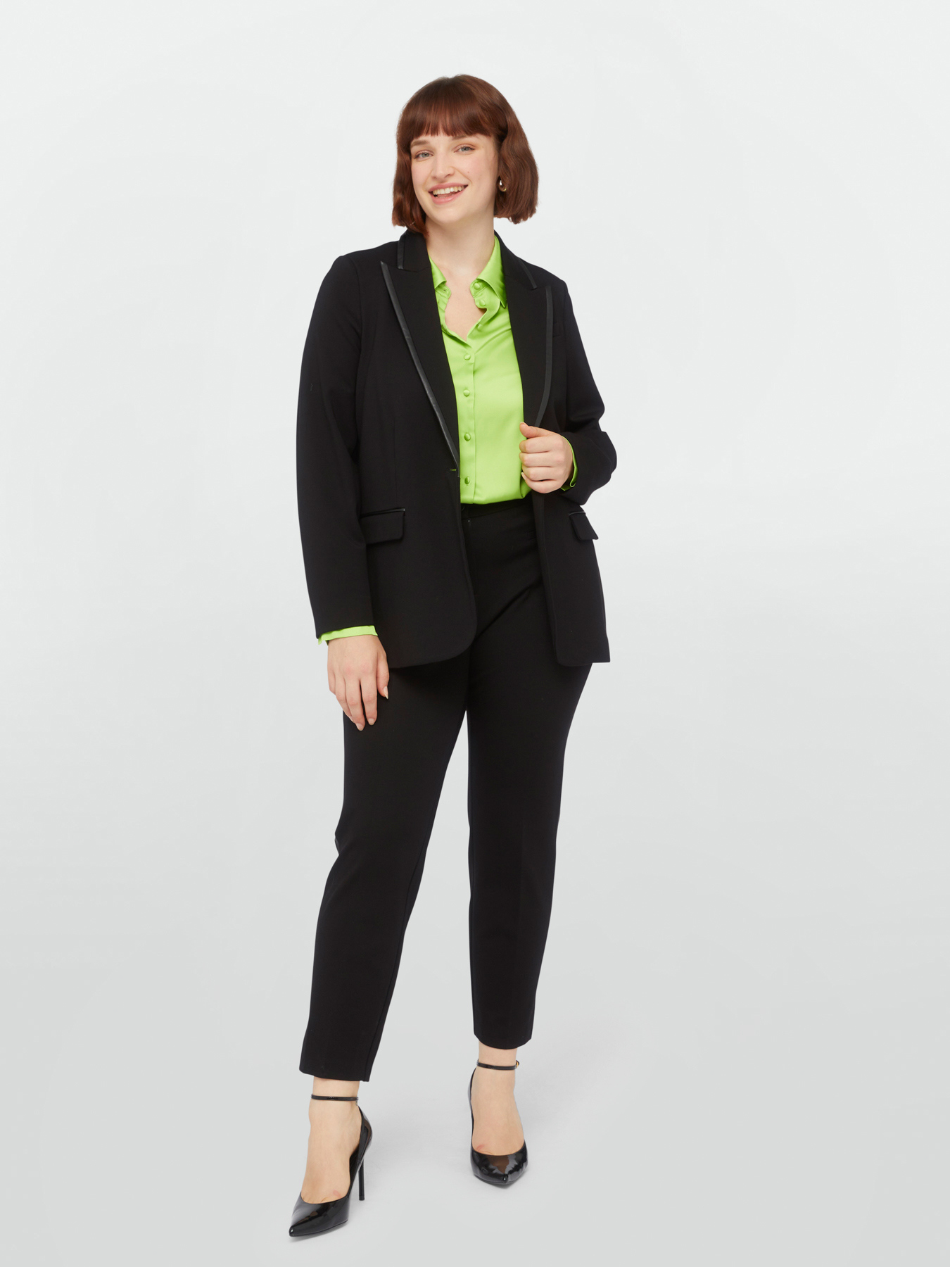 LENZING&trade; ECOVERO&trade; viscose blazer with trims image number 3