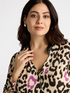 Hemdbluse mit Leopardenmuster und V-Ausschnitt image number 3