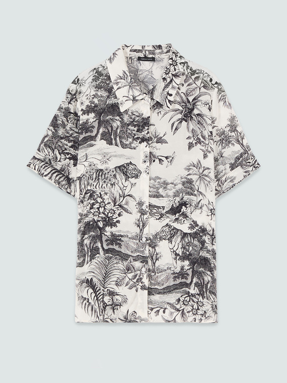 Boxy shirt with exotic print