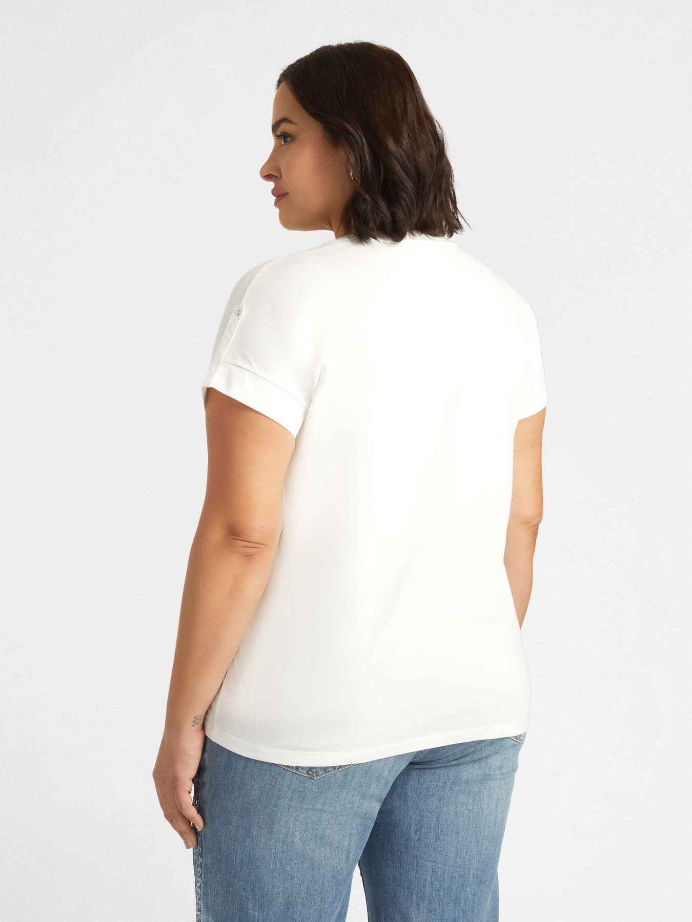 Camiseta con bolsillo en denim bordado con lentejuelas image number 1