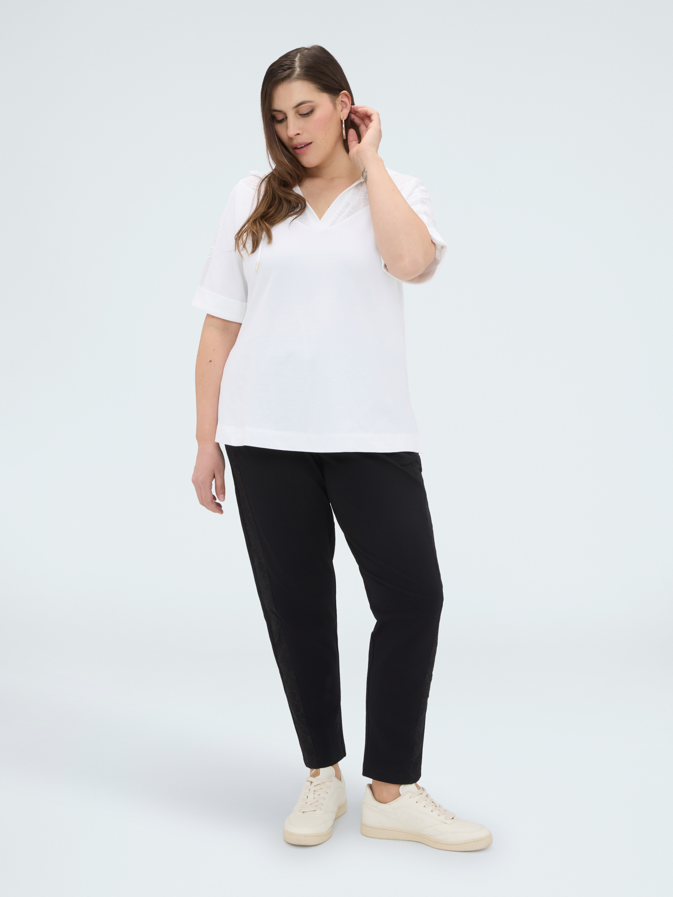 Short-sleeved hoodie image number 3