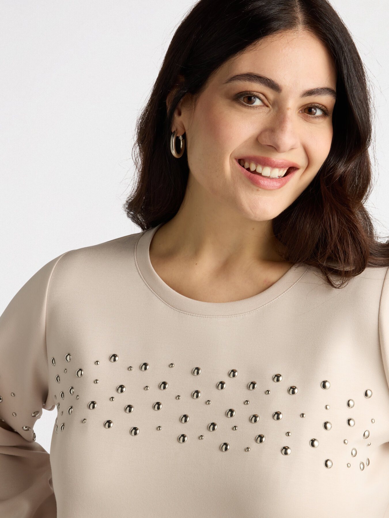 Sudadera con tachuelas image number 2