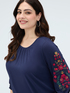 T-Shirt aus Viskose mit Stickereien image number 3