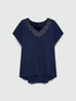 T-shirt con scollo ricamato image number 5