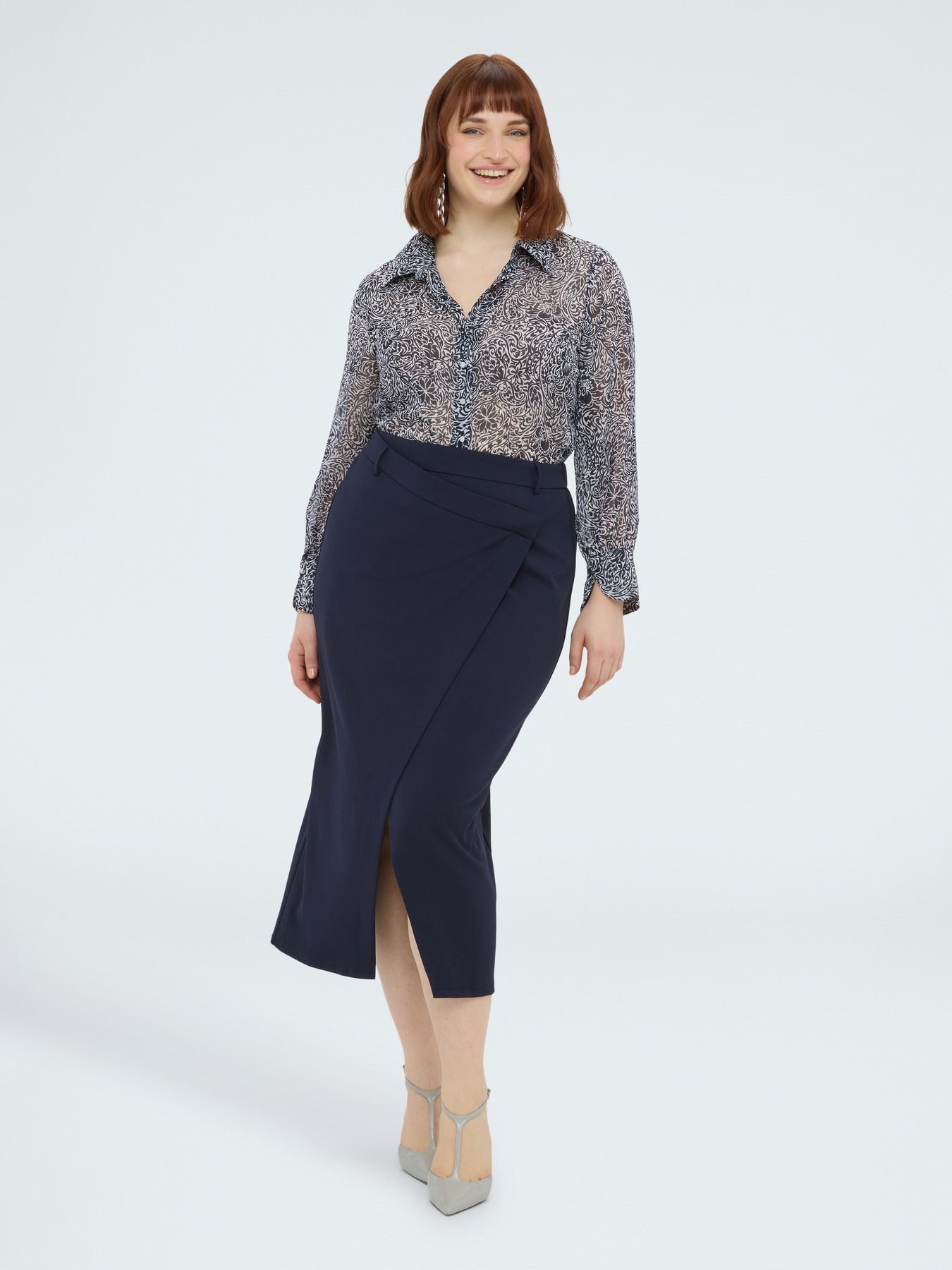 Crepe shirt with floral print image number 3