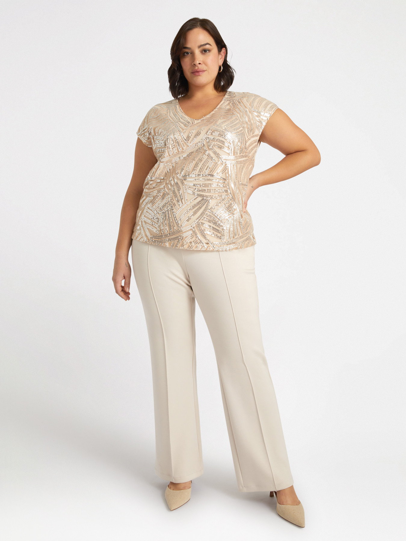 T-shirt ricamata in paillettes con viscosa LENZING&trade; ECOVERO&trade; image number 3