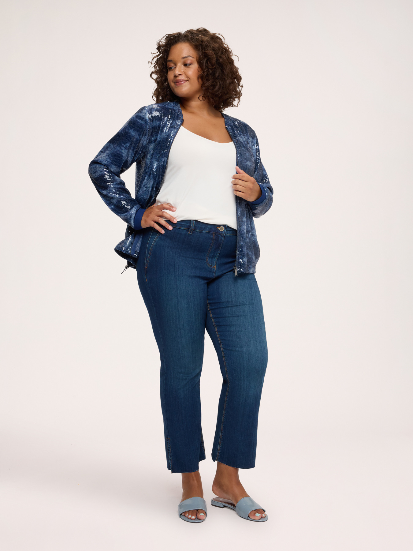 Jeans Kick Flare con spacco image number 5