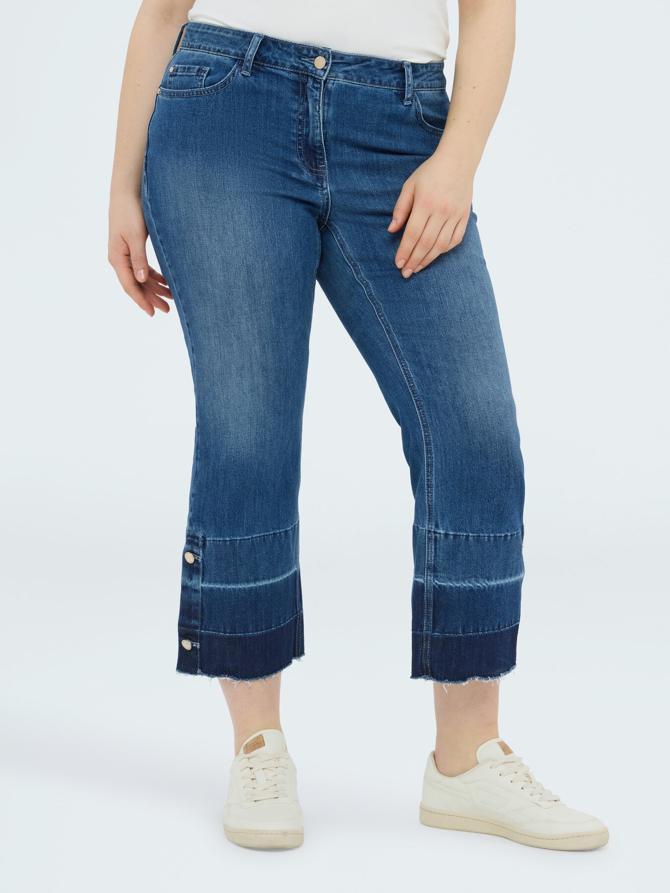 Kick Flare Jeans mit ausgefranstem Saum image number 0