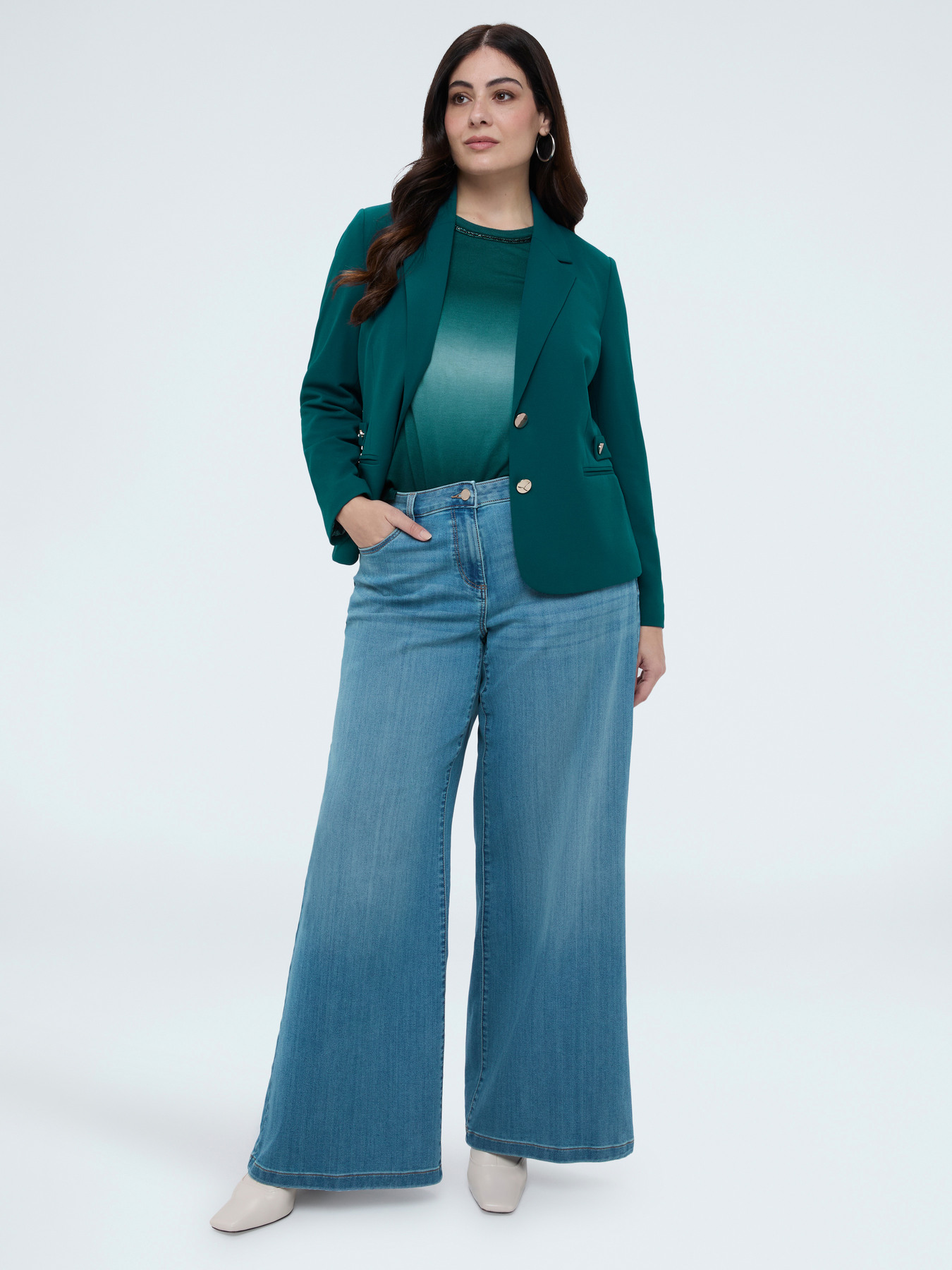 Blazer corto en tejido el&aacute;stico image number 4