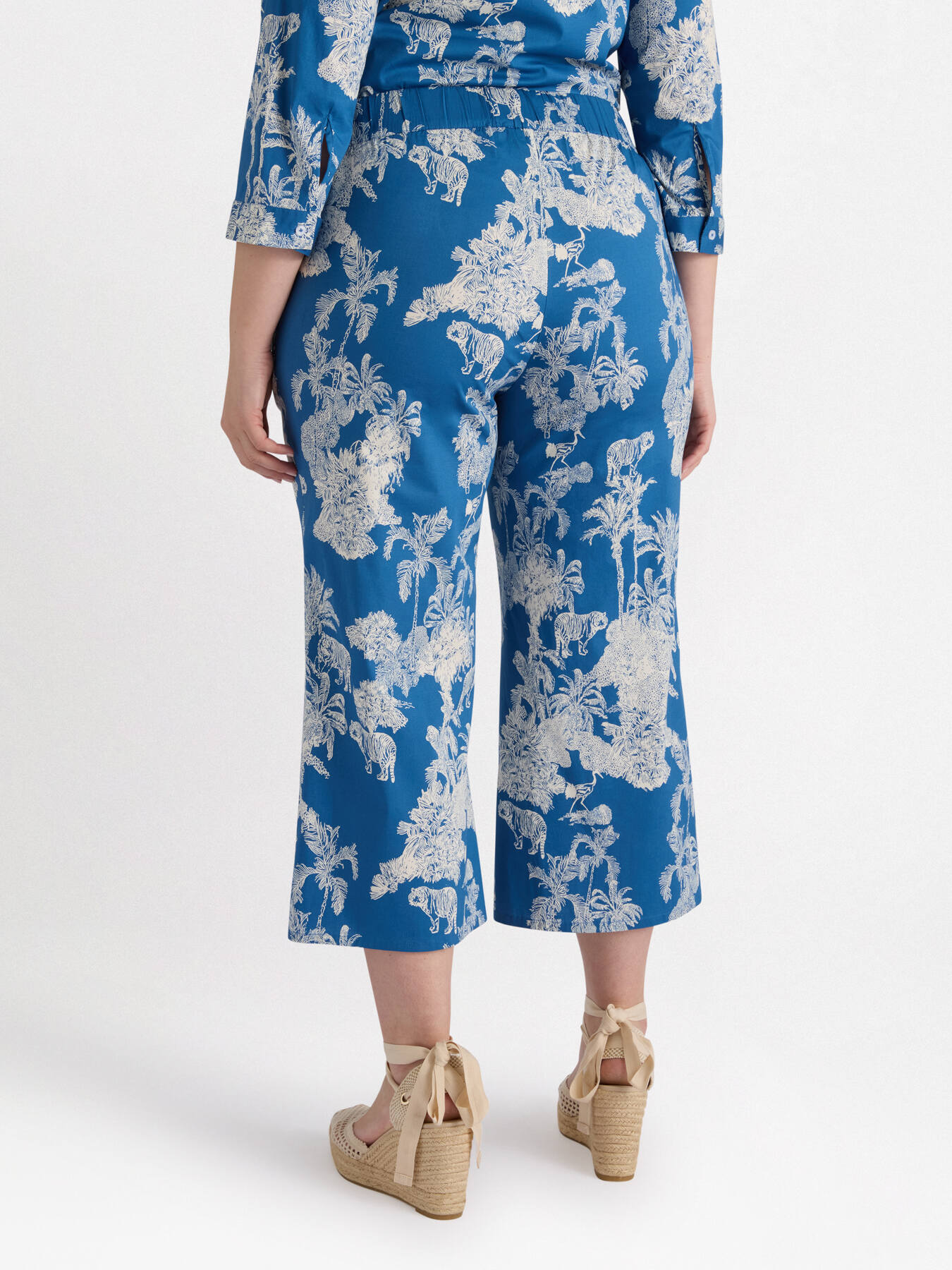Pantaloni ampi dalla stampa giungla image number 1