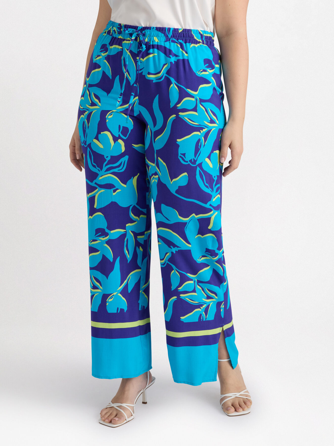 Hose mit Blumenmuster aus Viskose LENZING&trade; ECOVERO&trade; image number 2