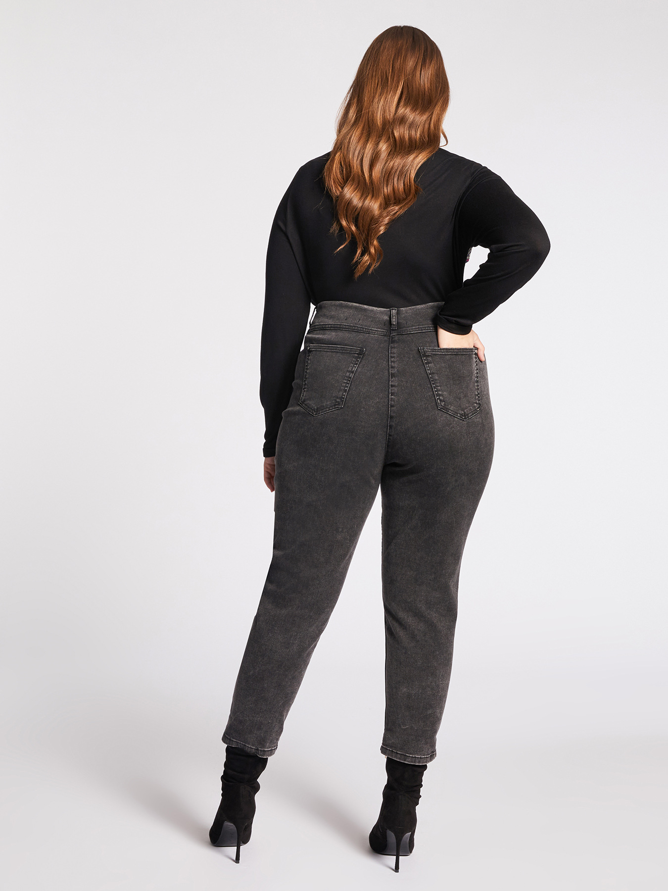 Vaqueros negros con tachuelas image number 1