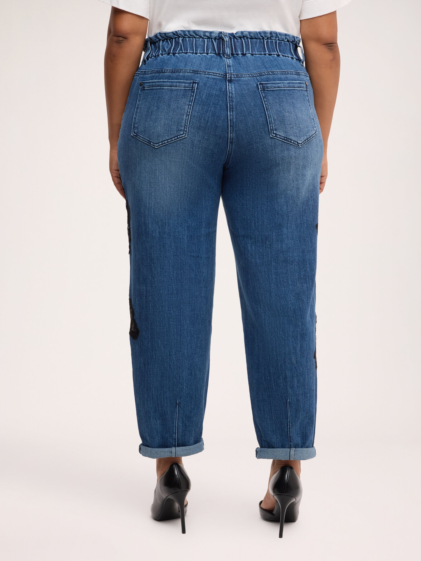 Balloon jeans with lace and rips image number 1