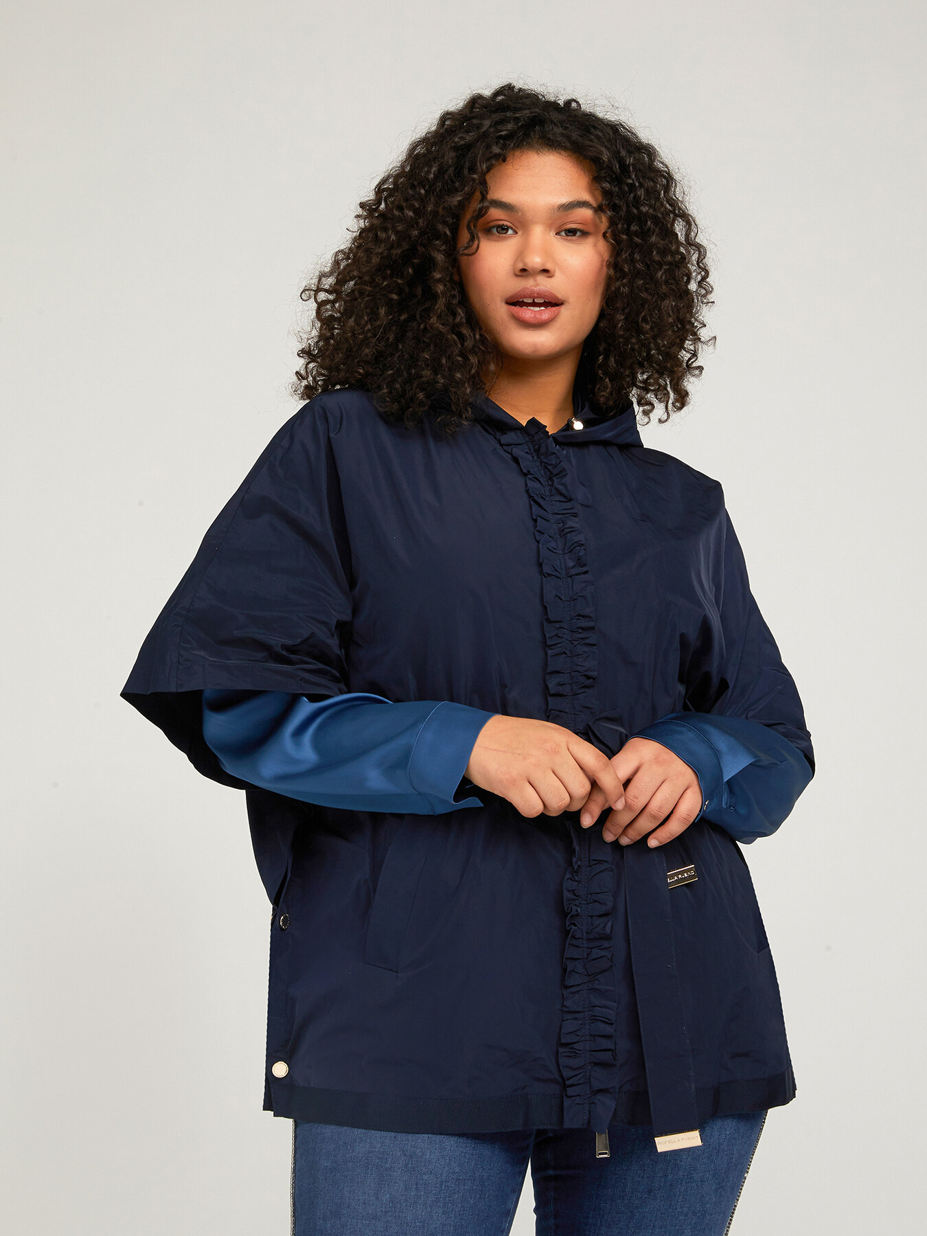 Mantella con cappuccio image number 0