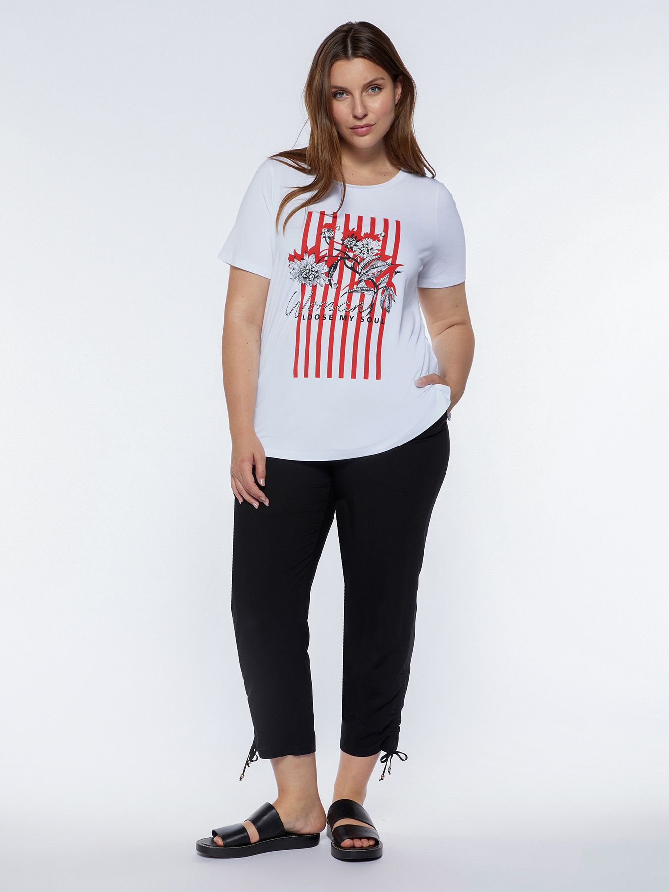 T-shirt con stampa floreale e ricamo image number 2