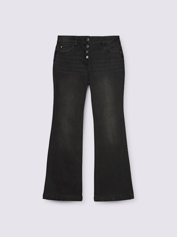 Jeans acampanados lavado gris oscuro