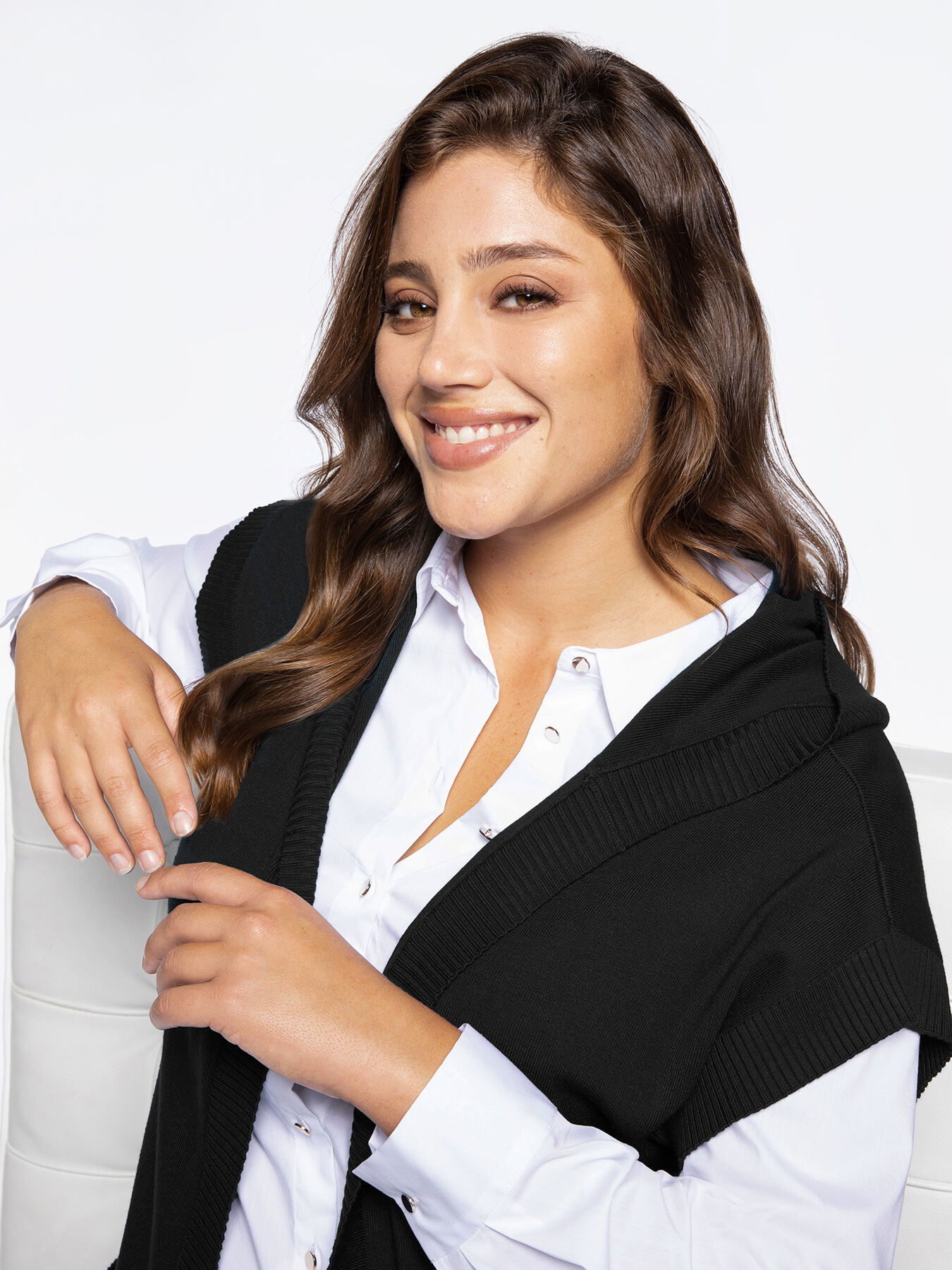 Strickweste mit Kapuze image number 2