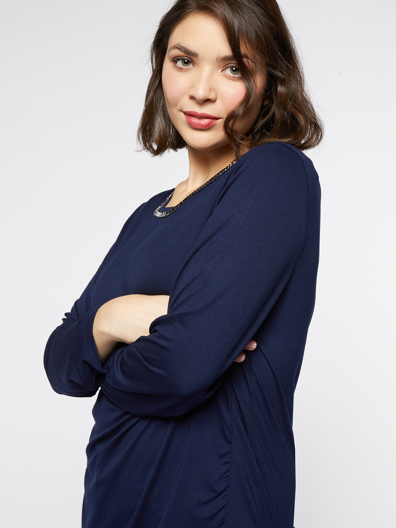 T-shirt con scollo ricamato image number 2