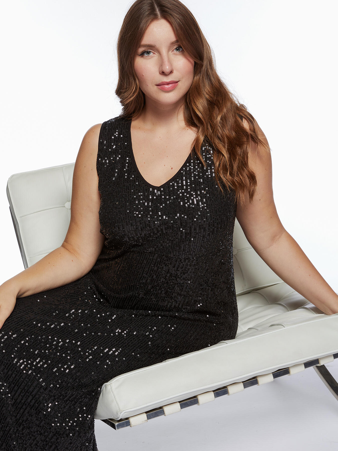 Robe noire enti&egrave;rement &agrave; paillettes image number 2