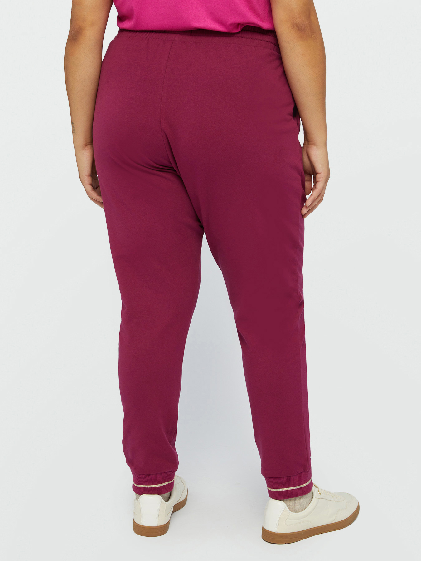 Pantal&oacute;n jogger de felpa image number 1