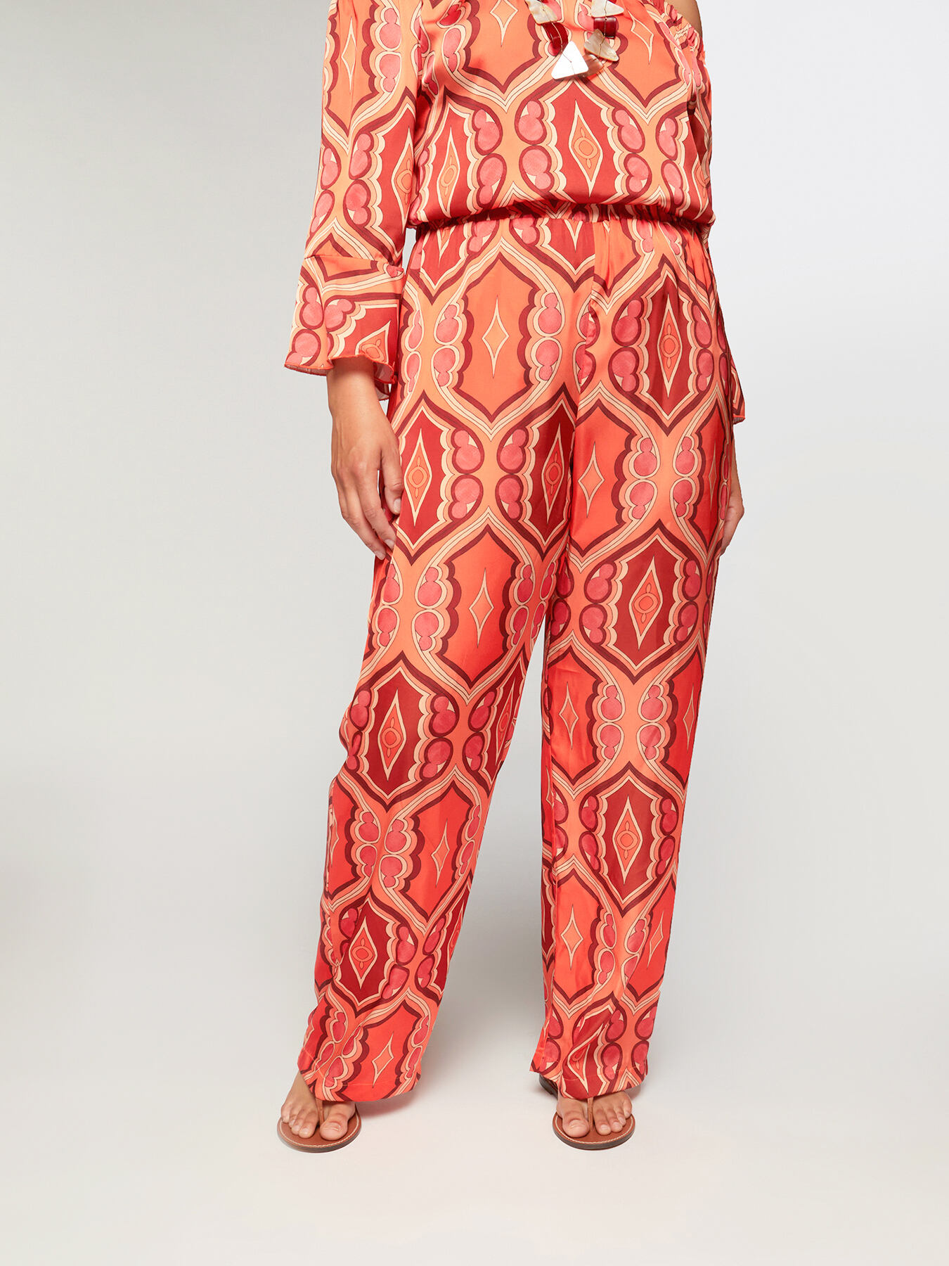 Pantalon en satin &agrave; imprim&eacute; Sixties image number 2